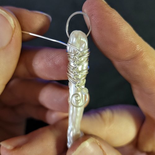 Jennifer Brooks's Glass and Ice Simple Woven Stick Pearl Necklace - , Contemporary Wire Jewelry, Wire Wrapping, Wrapping, Wire Wrapping Jewelry,  Trim the weaving wire